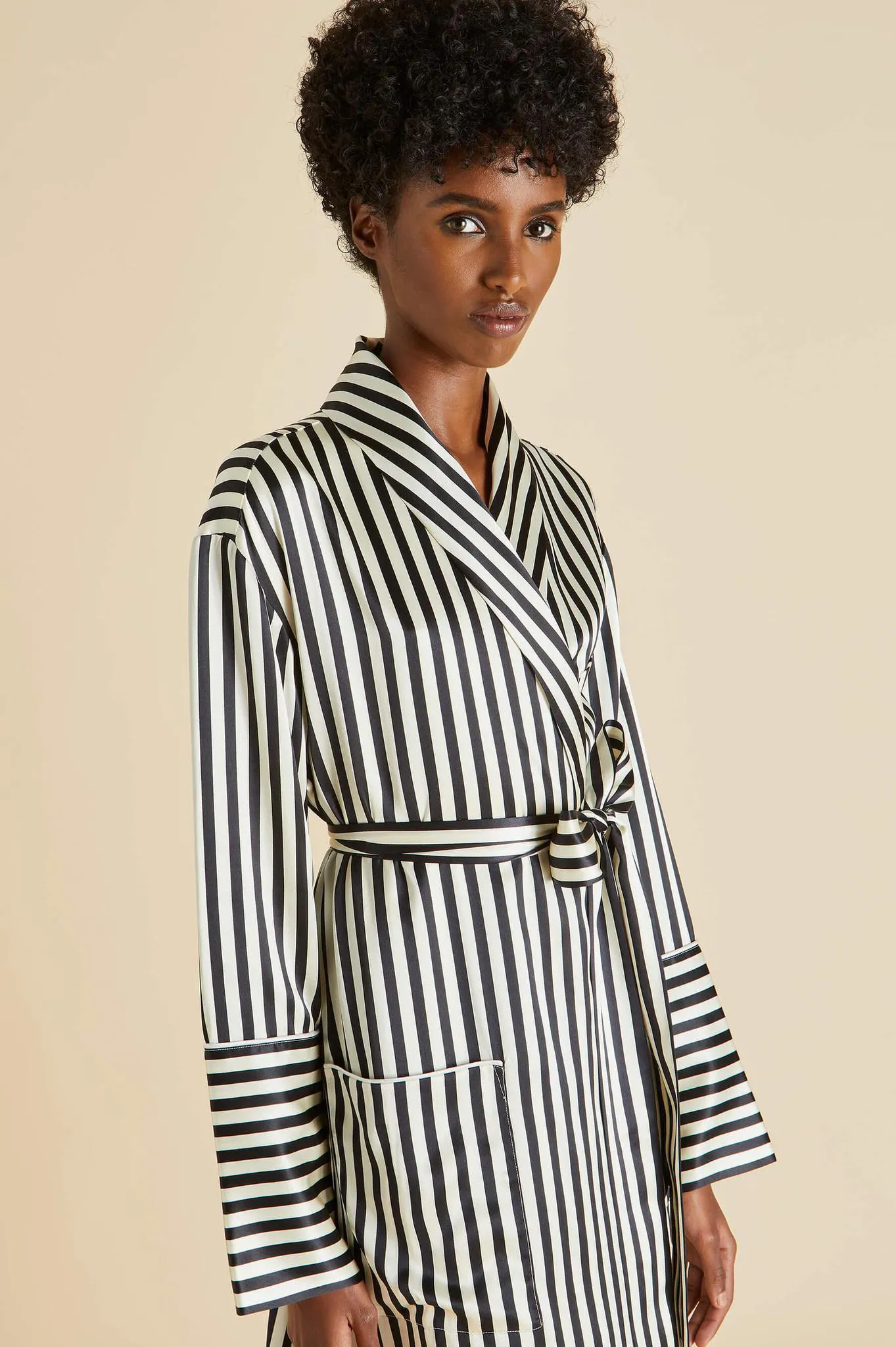 Capability Nika silk robe
