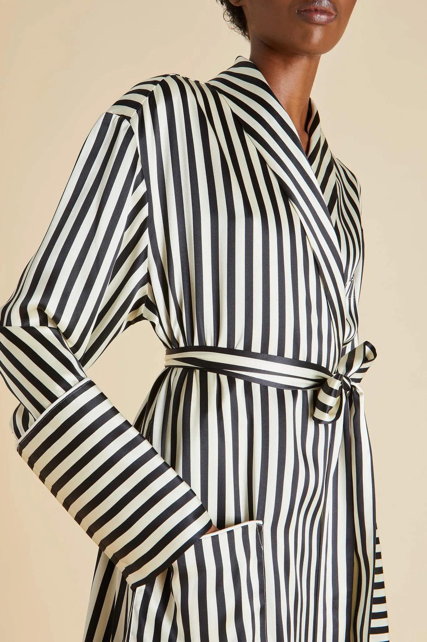 Capability Nika silk robe