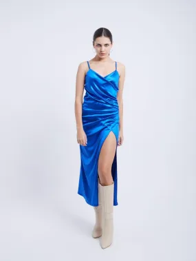 Robe satinée décolleté