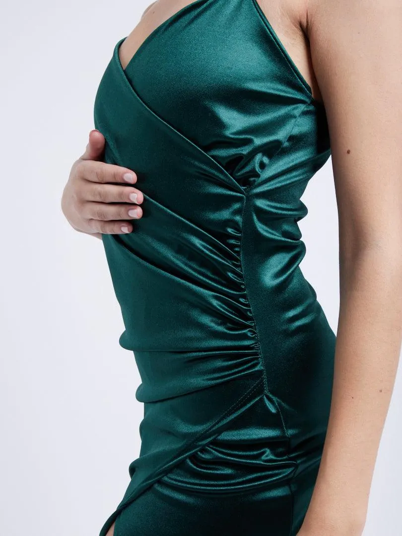 Robe satinée décolleté